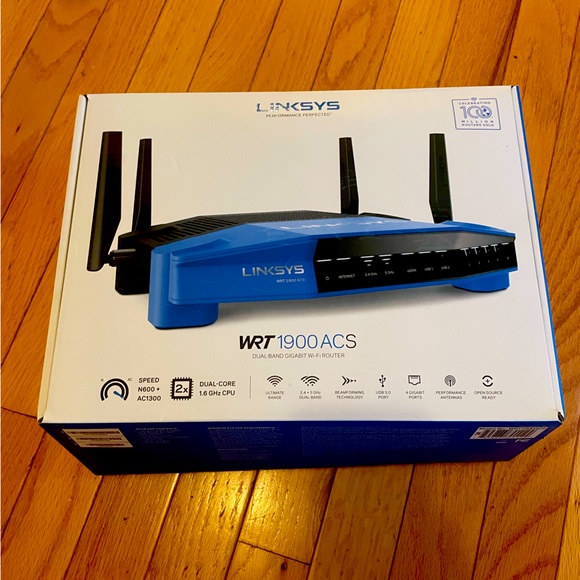 Linksys Wi-Fi Router Dual-Band Gigabit - Picture 1 of 5